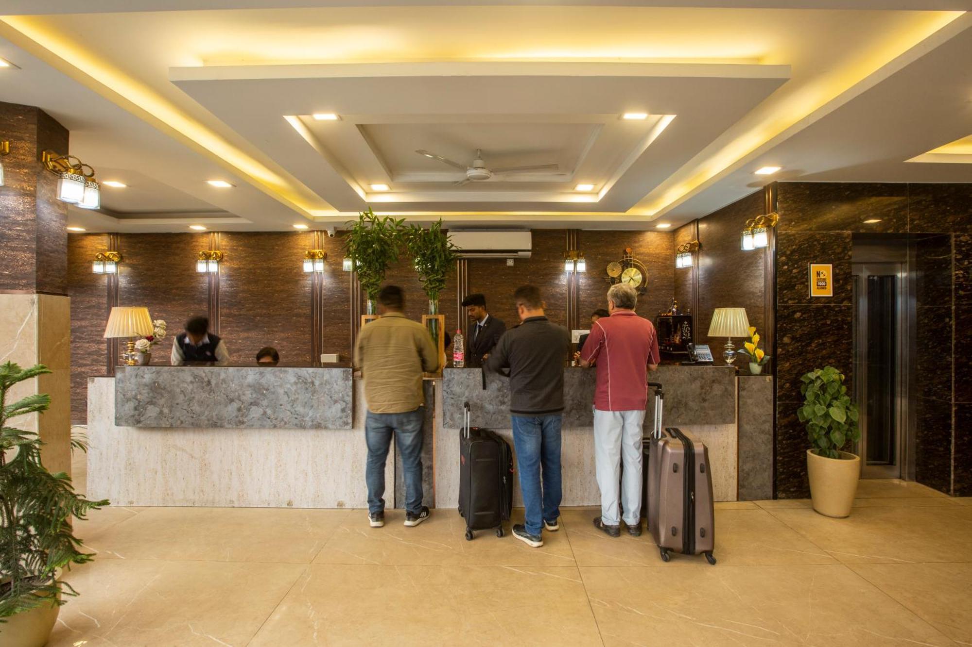 Hotel Prithvi-Raj Near Delhi Airport Nuova Delhi Esterno foto
