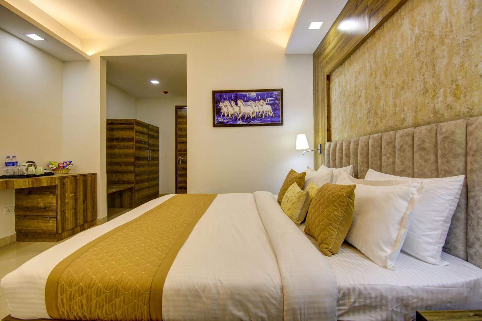 Hotel Prithvi-Raj Near Delhi Airport Nuova Delhi Esterno foto