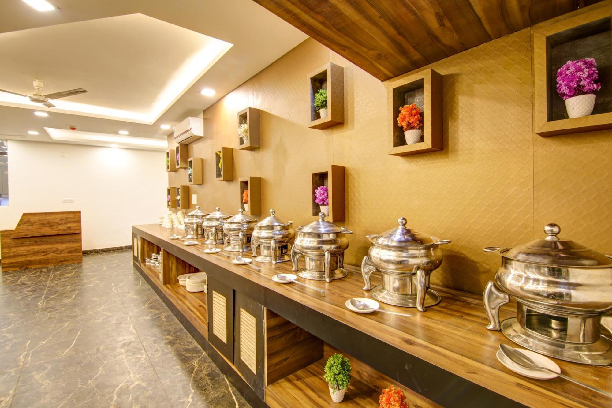 Hotel Prithvi-Raj Near Delhi Airport Nuova Delhi Esterno foto