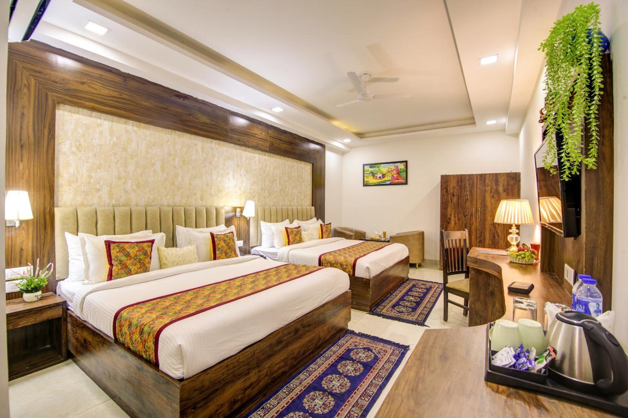 Hotel Prithvi-Raj Near Delhi Airport Nuova Delhi Esterno foto