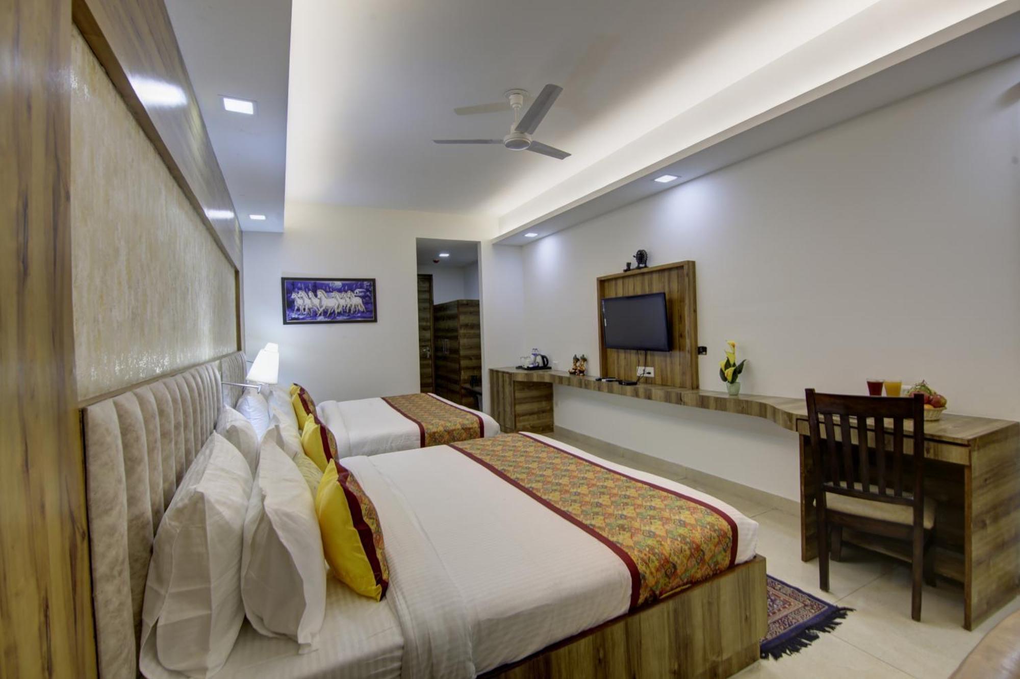 Hotel Prithvi-Raj Near Delhi Airport Nuova Delhi Esterno foto