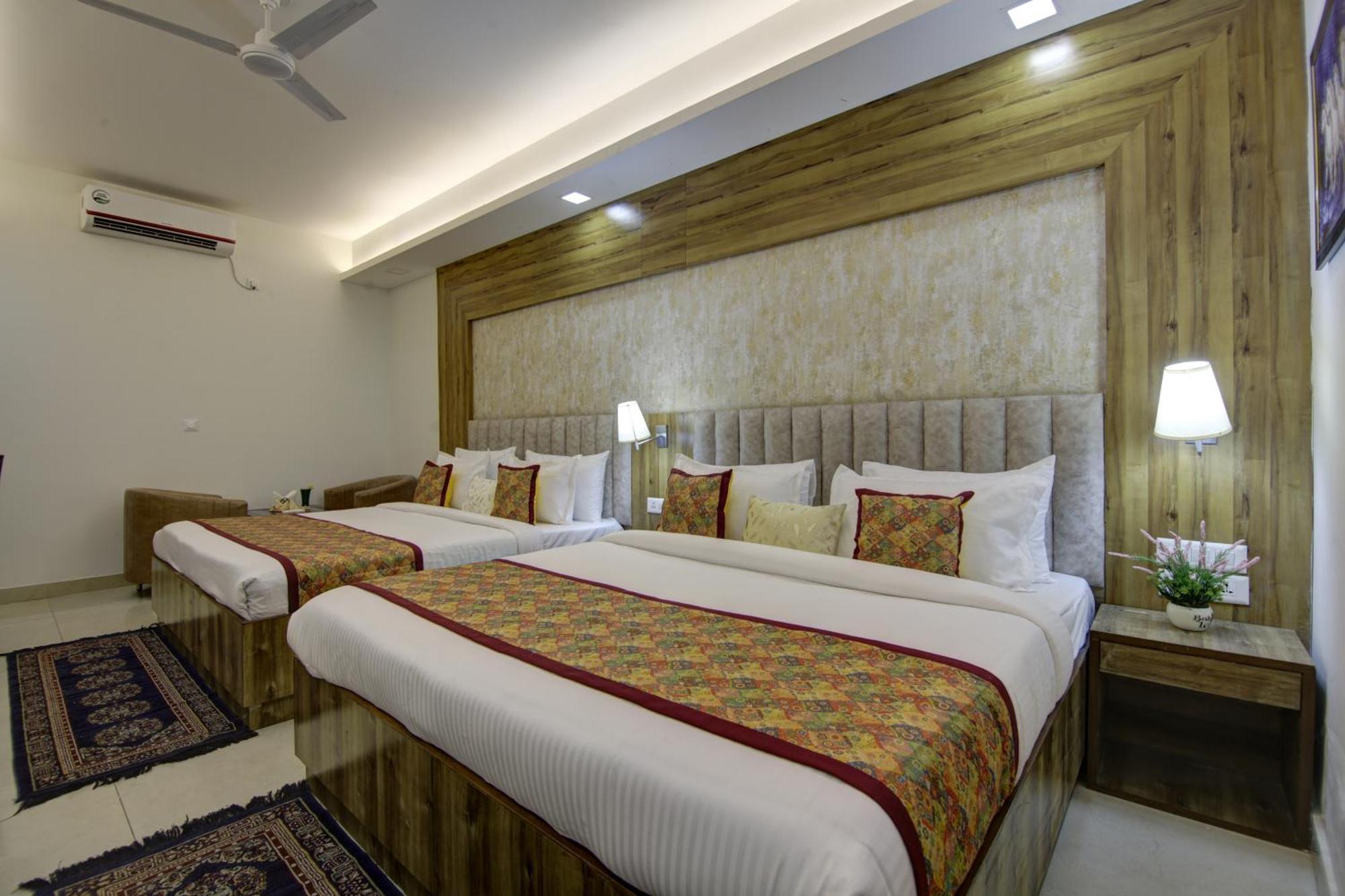 Hotel Prithvi-Raj Near Delhi Airport Nuova Delhi Esterno foto